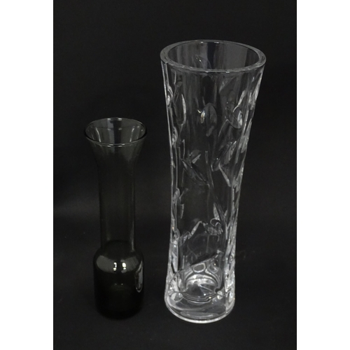 796 - A quantity of assorted glassware to including various drinking glasses, Champagne flutes etc. Flutes... 