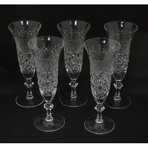 796 - A quantity of assorted glassware to including various drinking glasses, Champagne flutes etc. Flutes... 