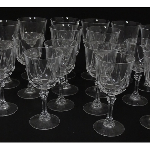 800 - A quantity of drinking glasses to include pedestal wine glasses. Largest approx. 7