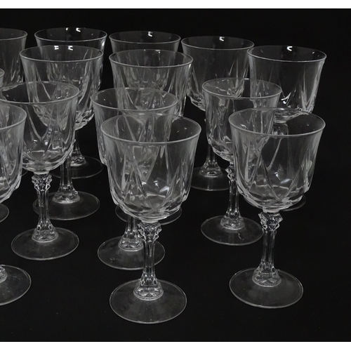 800 - A quantity of drinking glasses to include pedestal wine glasses. Largest approx. 7