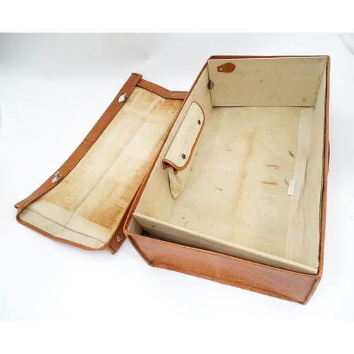 63 - An mid 20thC ' Stoawa ' folding leather suitcase, the lined interior with collapsing boards and with... 