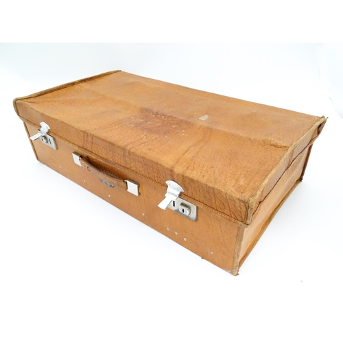 63 - An mid 20thC ' Stoawa ' folding leather suitcase, the lined interior with collapsing boards and with... 