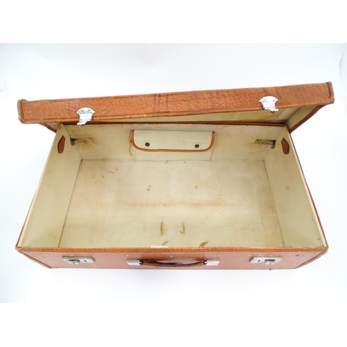 63 - An mid 20thC ' Stoawa ' folding leather suitcase, the lined interior with collapsing boards and with... 