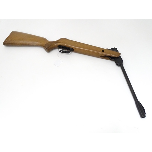 11 - A Gamo youth .177 / 4.5mm air rifle, beech pistol-grip stock with chequering, 15