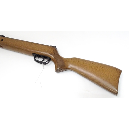 11 - A Gamo youth .177 / 4.5mm air rifle, beech pistol-grip stock with chequering, 15