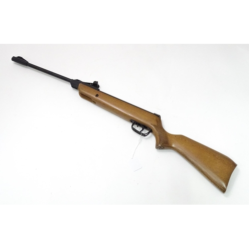 47 - A Gamo youth .177 / 4.5mm air rifle, beech pistol-grip stock with chequering, 15