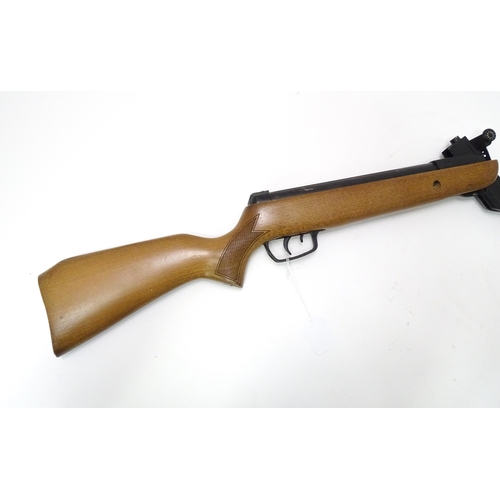 47 - A Gamo youth .177 / 4.5mm air rifle, beech pistol-grip stock with chequering, 15