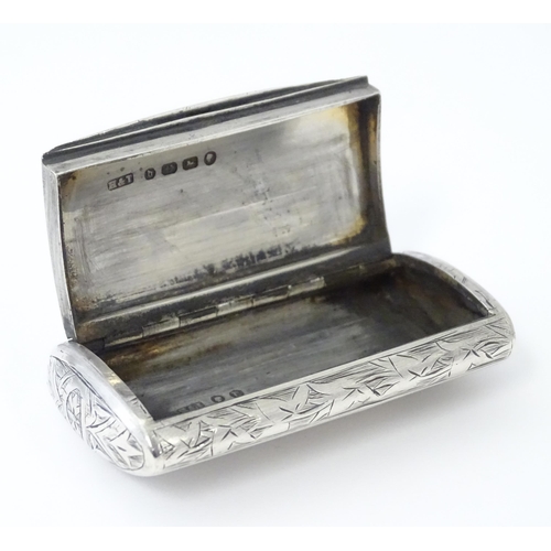 472 - A Victorian silver snuff box with engraved decoration hallmarked Birmingham 1878, maker Hilliard & T... 