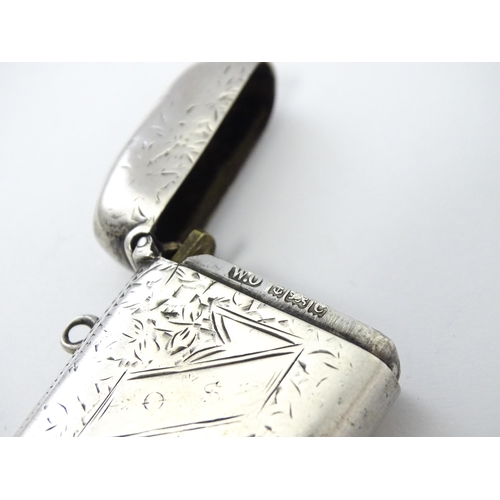 477 - A silver vesta case hallmarked Birmingham 1902, maker William Oliver. Approx. 2