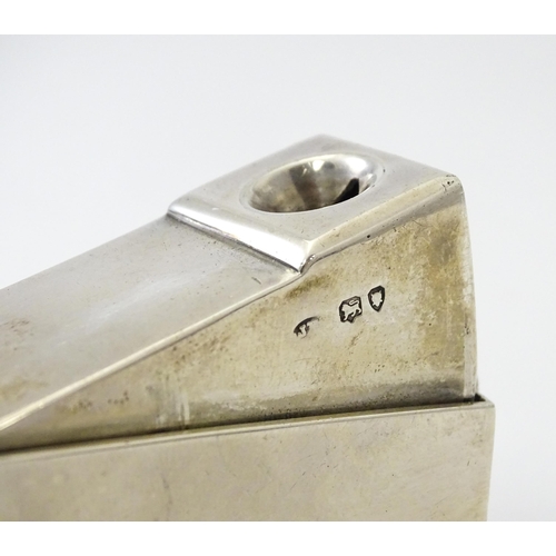 494 - A Victorian silver table / desk top cigar cutter hallmarked London 1893, maker Joseph Braham. Approx... 