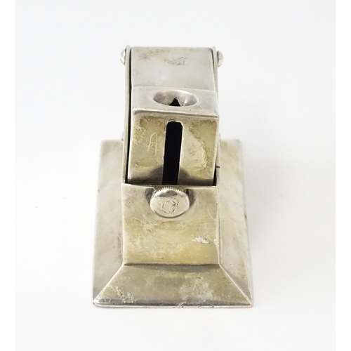 494 - A Victorian silver table / desk top cigar cutter hallmarked London 1893, maker Joseph Braham. Approx... 