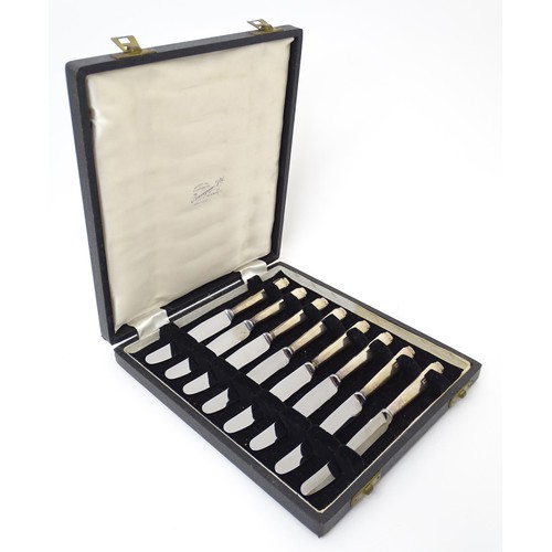 546 - A set of eight silver handled tea knives the handles with castellated detail, hallmarked Sheffield 1... 