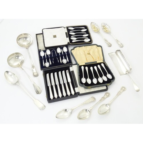 588 - A quantity of assorted silver plate cutlery / flatware to include teaspoons, apostle spoons, ladles,... 