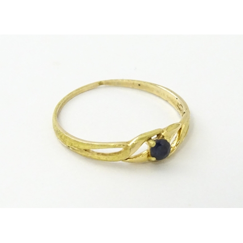 625 - A yellow metal ring set with sapphire Ring size approx. Ring size approx. N 1/2