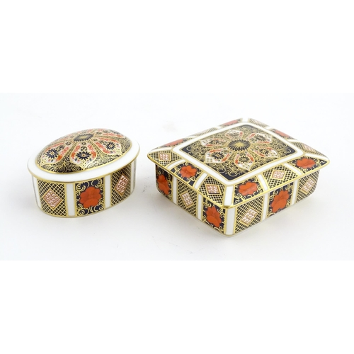 109 - A quantity of Royal Crown Derby items to include trinket boxes, pin dishes and a butter knife. Large... 