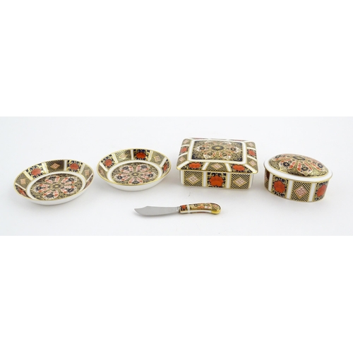 109 - A quantity of Royal Crown Derby items to include trinket boxes, pin dishes and a butter knife. Large... 