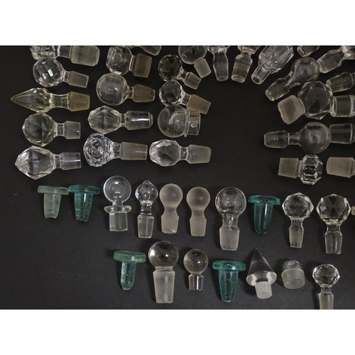 231 - A large quantity of assorted 19thC and later glass decanter stoppers / bottle stoppers. Largest appr... 