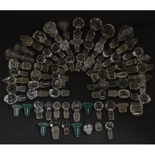 231 - A large quantity of assorted 19thC and later glass decanter stoppers / bottle stoppers. Largest appr... 