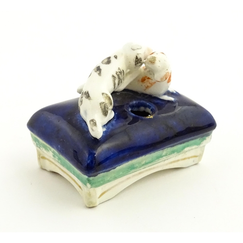 59 - A 19thC pen stand / inkwell modelled as two dogs on a cushion. Approx. 2 1/2