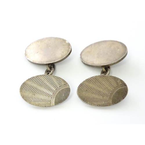 783 - A pair of silver cufflinks hallmarked Birmingham 1968 with engine turned decoration. (Approx 14g)