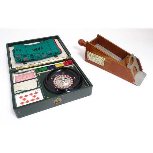 867 - Toys: An early 20thC French gaming card dispenser / dealer's shoe Le Banquier by Jost & Cie, Paris, ... 