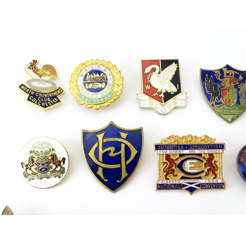 1218 - A quantity of assorted badges etc, including enamelled examples for the Royal British Legion, Boy Sc... 