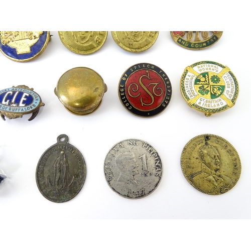 1218 - A quantity of assorted badges etc, including enamelled examples for the Royal British Legion, Boy Sc... 