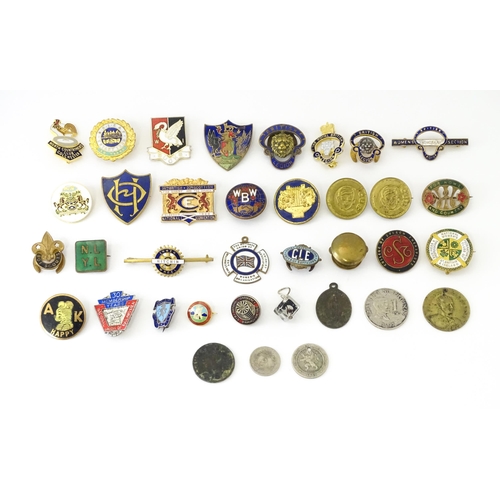 1218 - A quantity of assorted badges etc, including enamelled examples for the Royal British Legion, Boy Sc... 