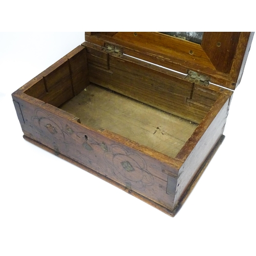 1258 - A 19thC vanity / workbox with inlaid decoration, the interior with mirror to lid. Approx. 6 3/4