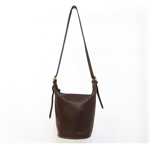 1321 - Vintage fashion / clothing: A vintage Coach Helen's Legacy bucket bag in mahogany leather. Code M7I-... 