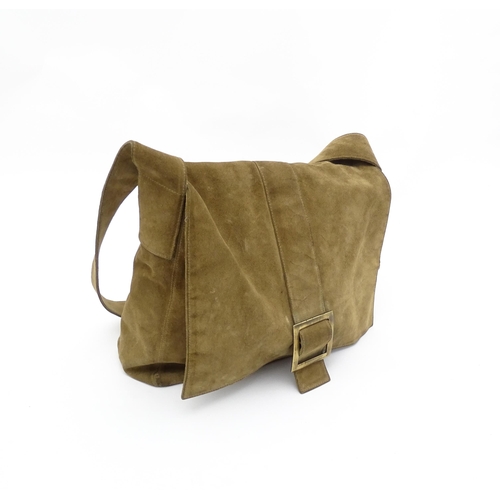 1323 - Vintage fashion / clothing: A Jaeger brown suede leather handbag. Approx. 14 1/2