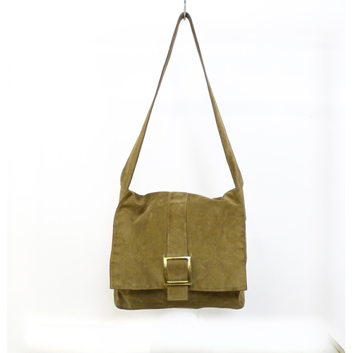 1323 - Vintage fashion / clothing: A Jaeger brown suede leather handbag. Approx. 14 1/2