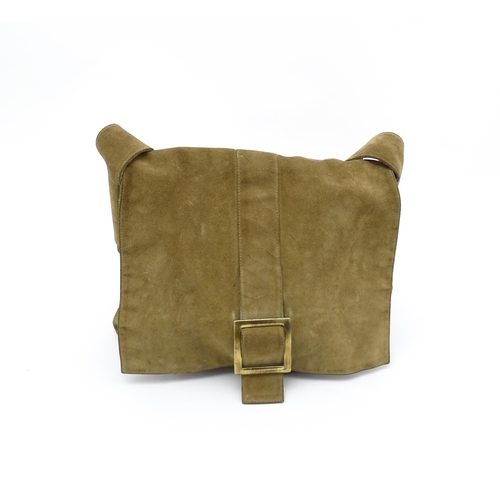 1323 - Vintage fashion / clothing: A Jaeger brown suede leather handbag. Approx. 14 1/2