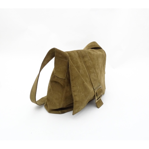 1323 - Vintage fashion / clothing: A Jaeger brown suede leather handbag. Approx. 14 1/2