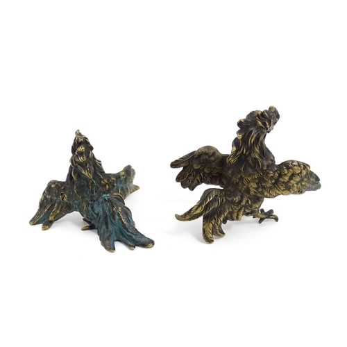 1018 - A pair of cast bronze models of fighting cocks with wings spread. One stamped under Geschutzt 1101. ... 