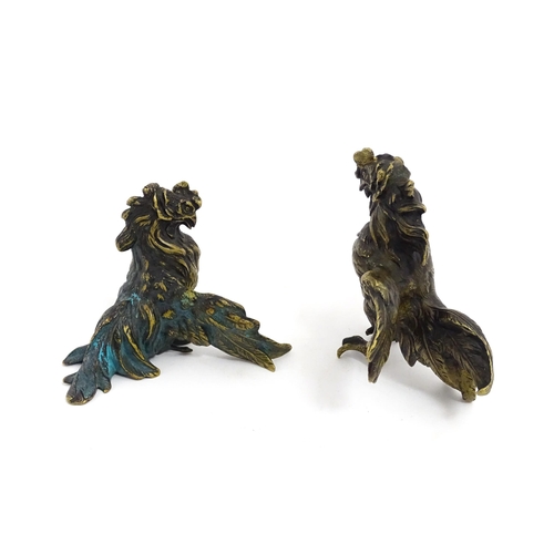 1018 - A pair of cast bronze models of fighting cocks with wings spread. One stamped under Geschutzt 1101. ... 