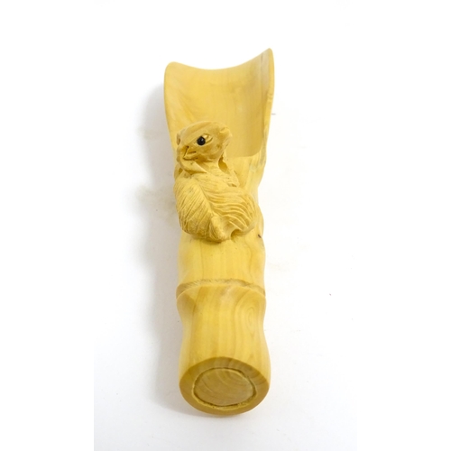 1034 - A Japanese carved boxwood tea caddy spoon / scoop with goat detail to handle. Approx. 5