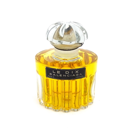 1082 - A vintage Le Dix perfume by Balenciaga, Paris. Approx. 5 3/4