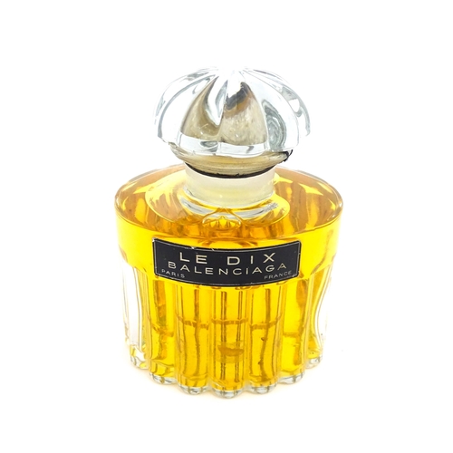 1082 - A vintage Le Dix perfume by Balenciaga, Paris. Approx. 5 3/4