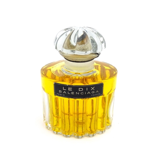 1082 - A vintage Le Dix perfume by Balenciaga, Paris. Approx. 5 3/4