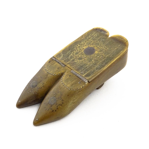 1158 - A 19thC horn double shoe snuff box modelled as a pair of shoes with hinged top and inlaid brass stud... 