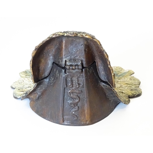 1199 - A late 20thC cast novelty inkwell formed as a Native American Indian with headdress. Approx. 4 1/4