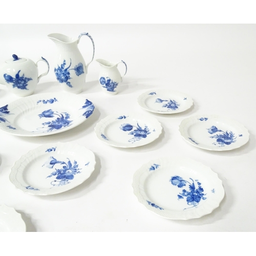 195 - A quantity of Royal Copenhagen tea wares decorated in the Blue Flowers pattern, to include teapot, w... 