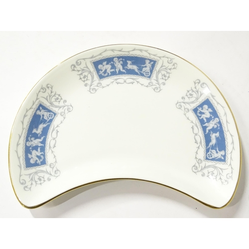 198 - A large quantity of Coalport dinner wares in the Revelry pattern to include dinner plates, dishes, c... 