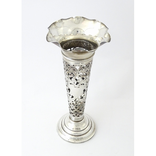 520 - A silver centrepiece epergne stand of fluted form with pierced hallmarked Chester 1906, maker Walker... 