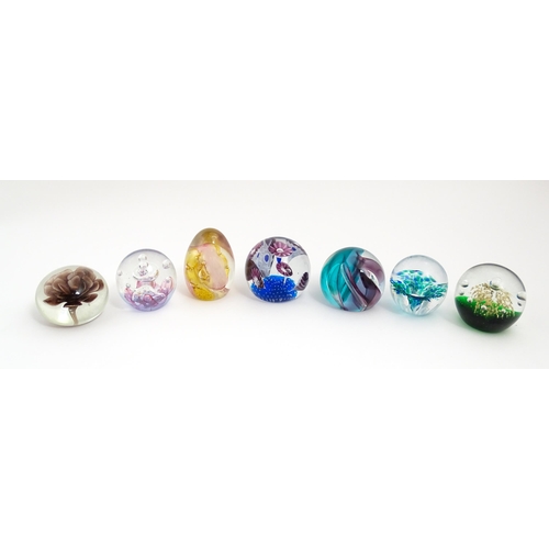 230 - A quantity of glass paperweights to include examples by Murano, Caithness, Selkirk, etc. Largest app... 