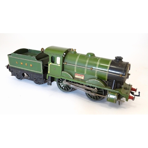 850 - Toys - Model Train / Railway Interest : A quantity of Hornby tin plate O gauge railway items to incl... 