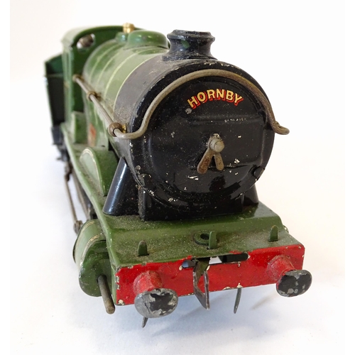 850 - Toys - Model Train / Railway Interest : A quantity of Hornby tin plate O gauge railway items to incl... 