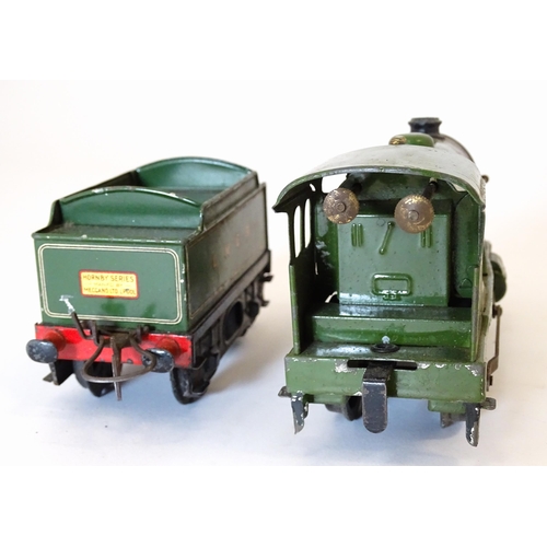 850 - Toys - Model Train / Railway Interest : A quantity of Hornby tin plate O gauge railway items to incl... 