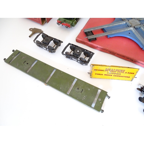 850 - Toys - Model Train / Railway Interest : A quantity of Hornby tin plate O gauge railway items to incl... 